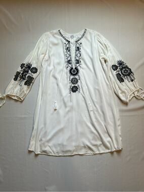 CC Chic Connection Boho Dress Embroidered Navy & White L/P FLAW